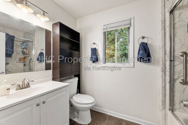 Building Photo - 652 Bantry Ln