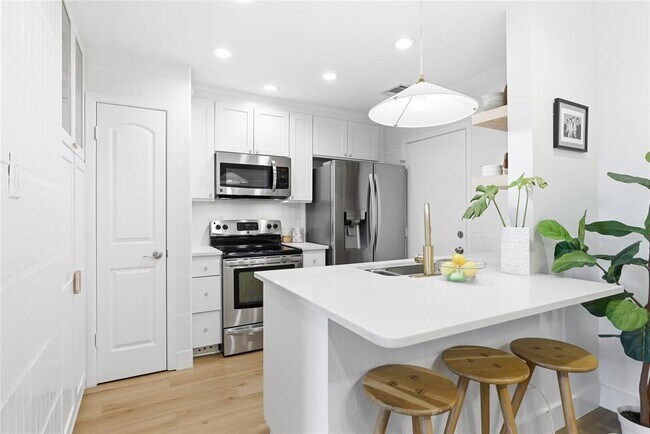 Building Photo - 1501 Barton Springs Rd