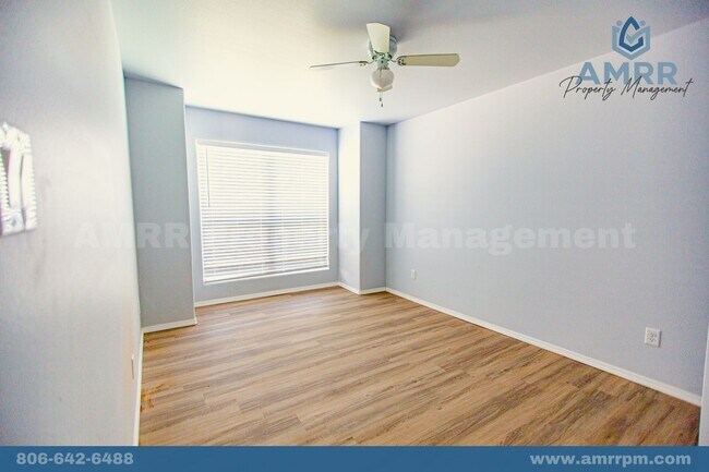 Building Photo - 4 Bedroom Available SOON!