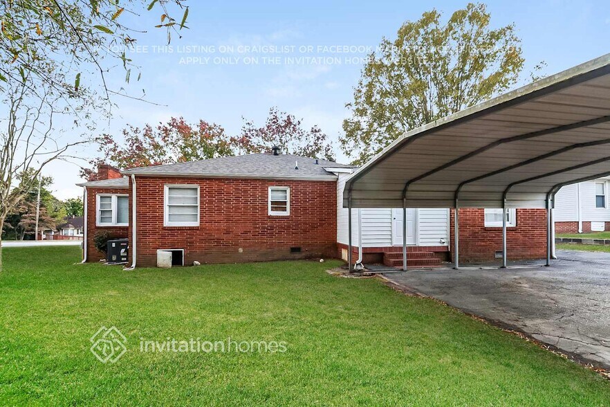 Building Photo - 2209 Ln St