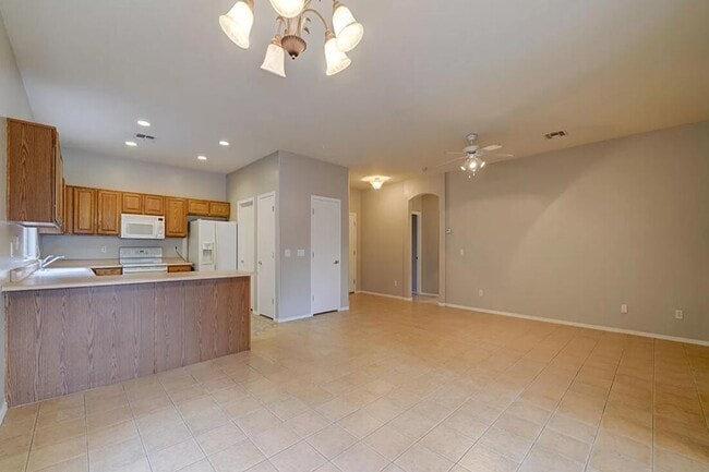 Building Photo - 44811 Paraiso Ln