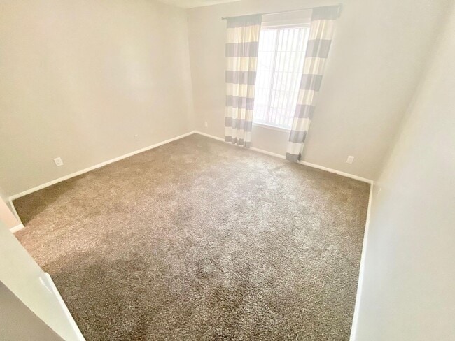 Building Photo - ADORABLE GATED CONDO LOCATED IN A GATED CO...