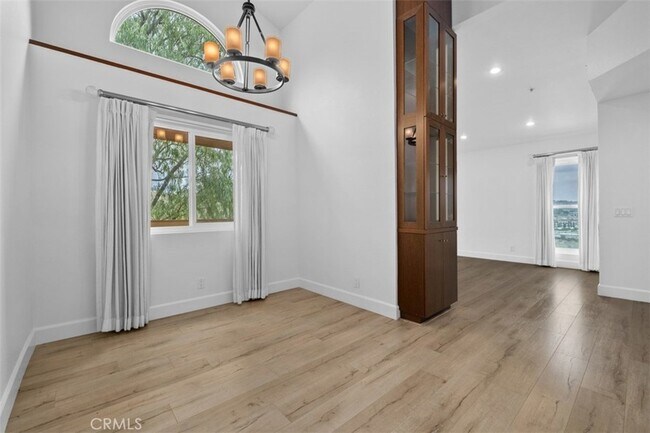Building Photo - 5235 Box Canyon Court Unit