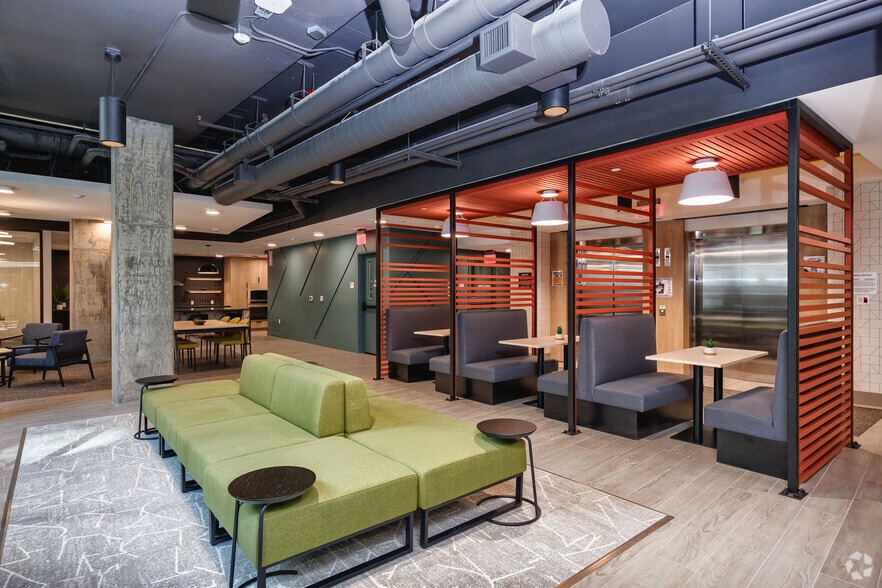 Primary Photo - 6nineteen