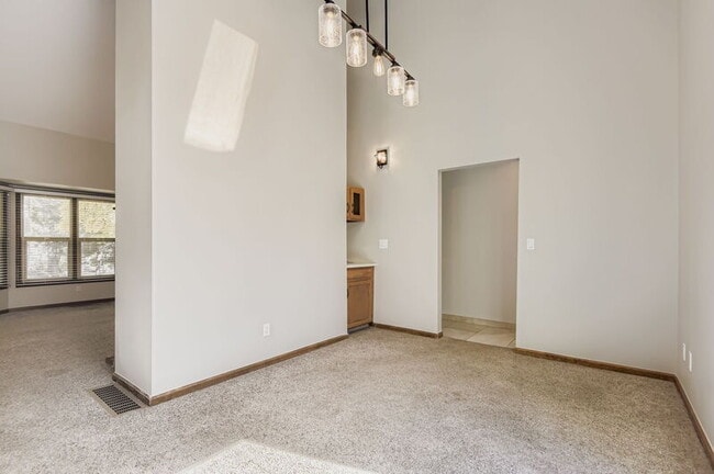 Building Photo - 7663 S Cove Cir