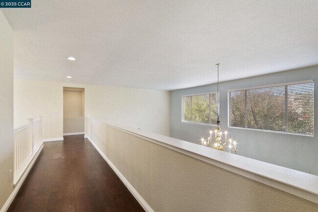 Building Photo - 732 Antiquity Dr