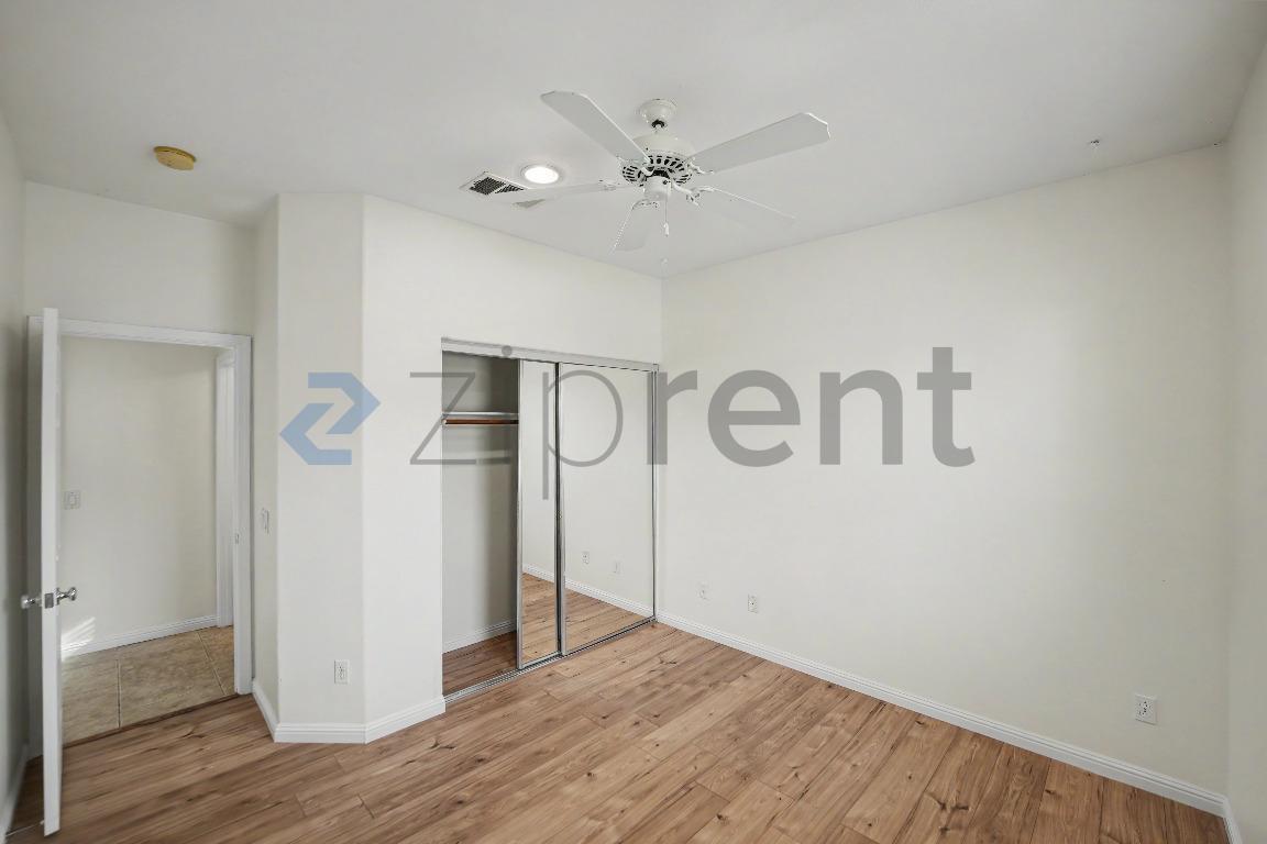 Building Photo - Unit