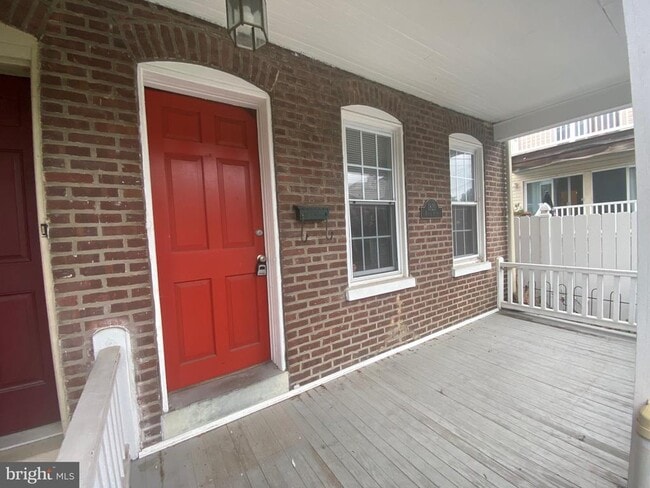 Building Photo - 1821 N Scott St