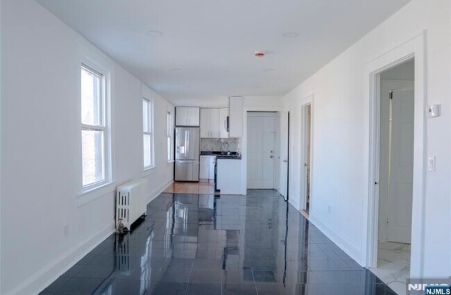 Primary Photo - 9066 Palisade Plaza