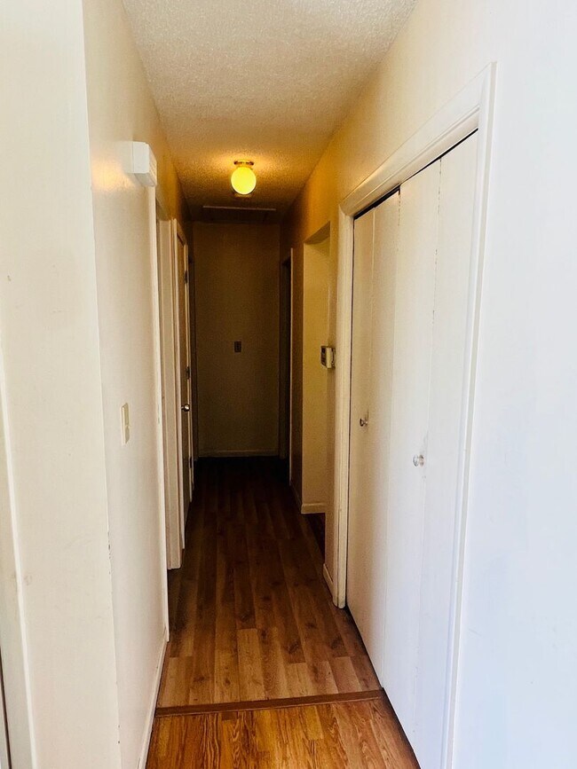 Building Photo - Upper Level Unit