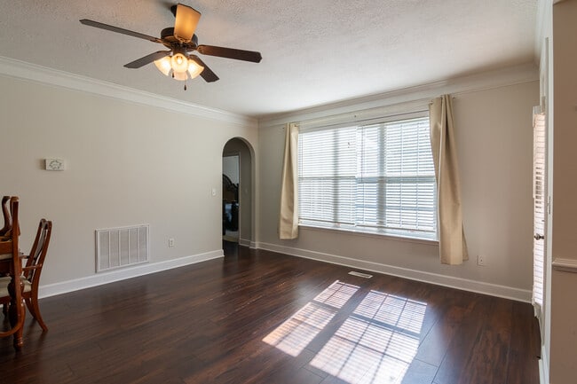 Building Photo - 862 Tyler Woods Dr