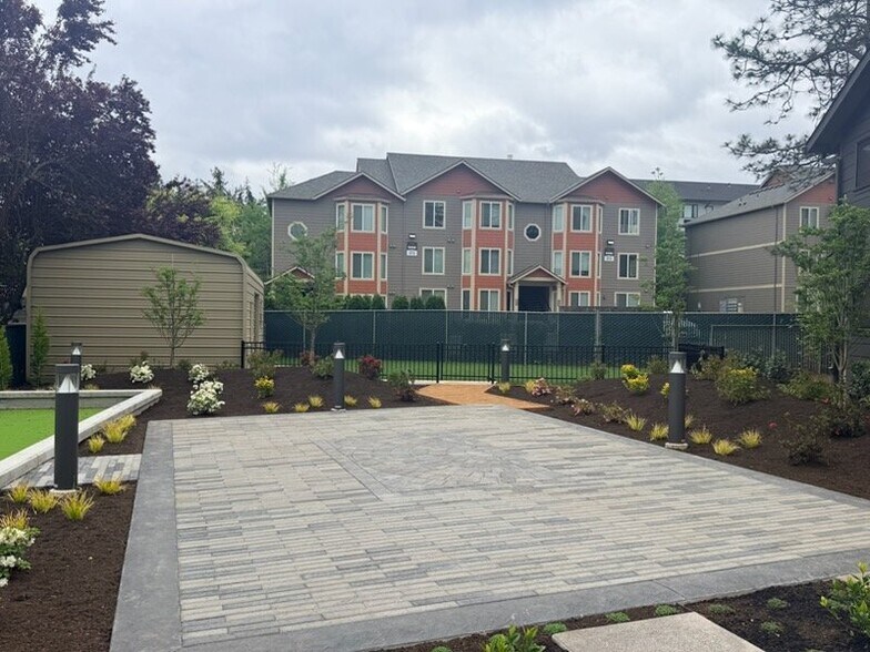 Building Photo - 9500 SW Greenburg Rd