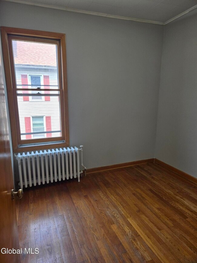Building Photo - 810-816 6th Ave
