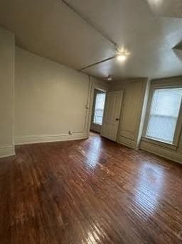 Building Photo - 2 Bed 1 Bath very close to UWEC available June 1st.