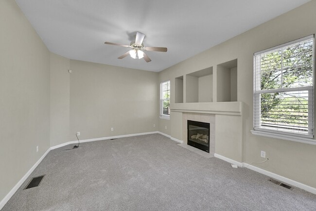 Building Photo - $1,995 - 4 Bed,2.5 Bathroom Home  in Colorado Springs with in Unit Laundry and Fenced in yard!