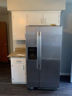 Building Photo - 4836 N Green Bay Rd