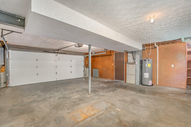 Building Photo - 40 Stacy Ln