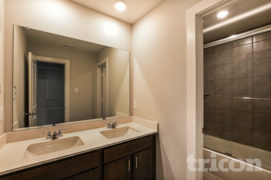 Building Photo - 22813 Terrazzo Dr