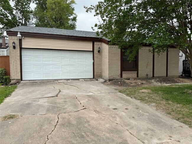 Primary Photo - 6311 Dawnridge Dr