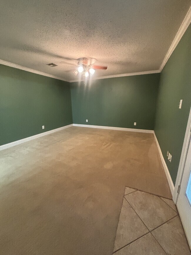 Building Photo - 106 Darteze Dr