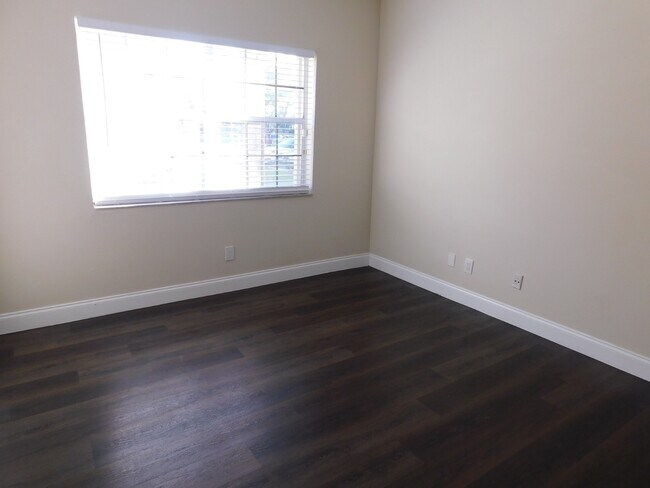 Building Photo - 611 Cypress Lake Blvd