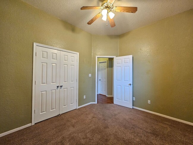 Building Photo - RENT REDUCTION & AVAILABLE NOW!