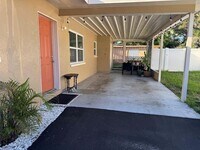 Building Photo - 3074 Brookview Ave