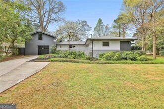 Building Photo - 2037 Lively Ridge Rd NE