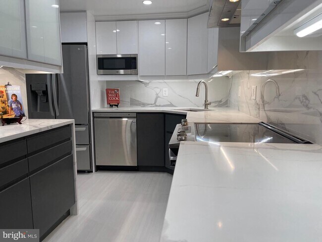 Building Photo - 519 G St SW