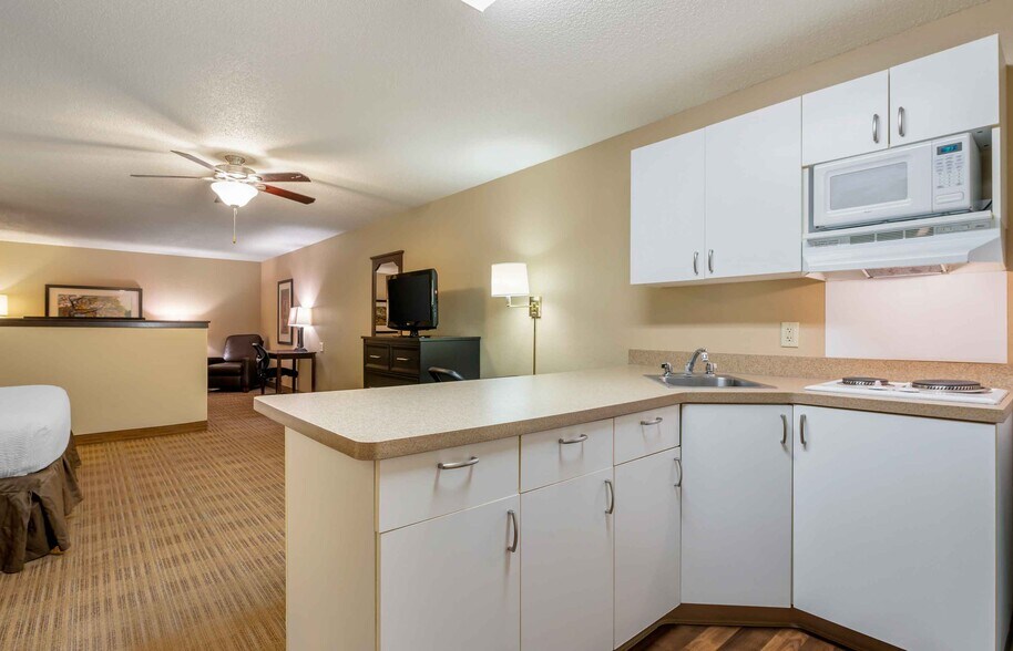 Building Photo - Furnished Studio-South Bend - Mishawaka - North