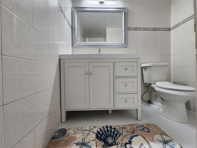 Building Photo - 3505 S Ocean Dr