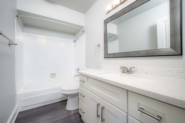 Marquee 1804N bath (1) - Marquee at Diablo Pines