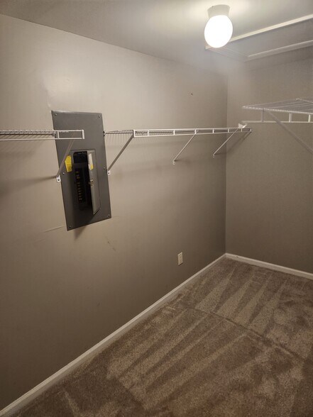 Building Photo - 170 Forestview Cir