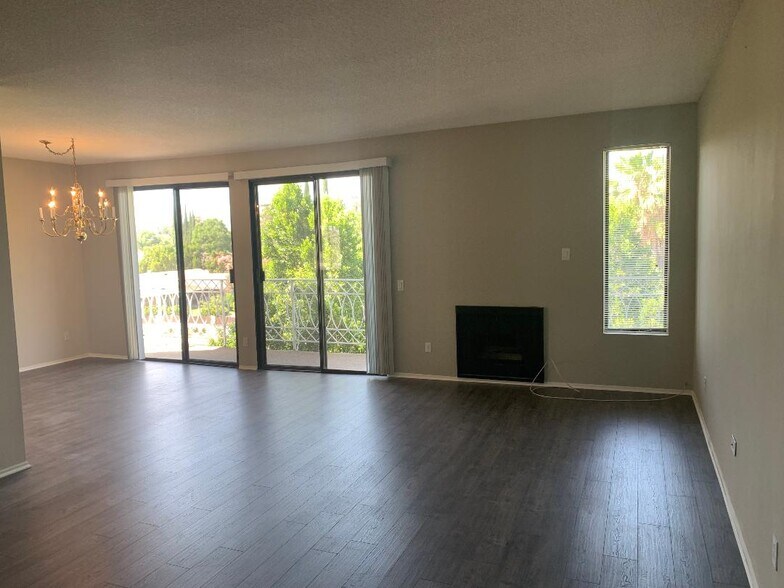 Building Photo - 19029 Nordhoff St