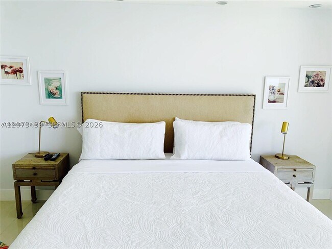 Building Photo - 4779 Collins Ave