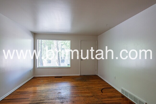 Building Photo - 938 Lowell Ave S