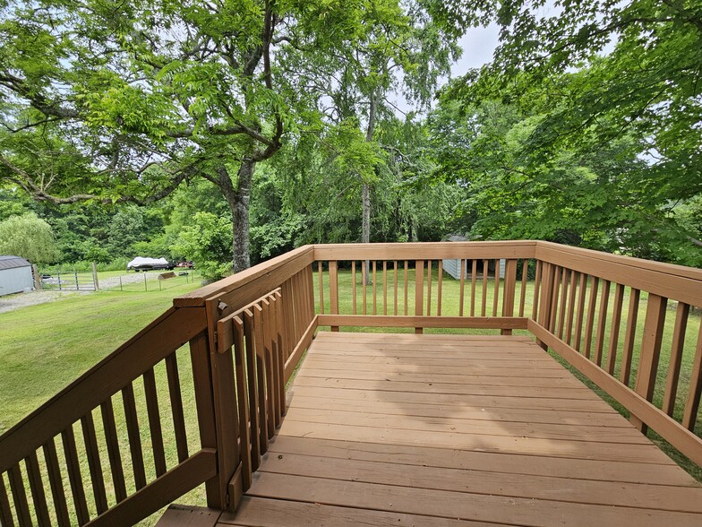 Building Photo - 103 Cedarwood Ct