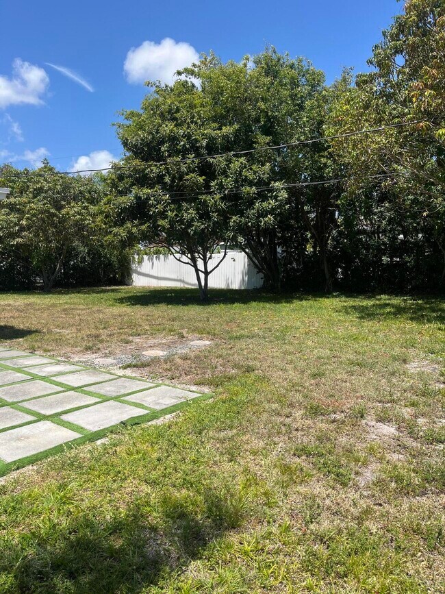 Building Photo - 477 NE 35th St