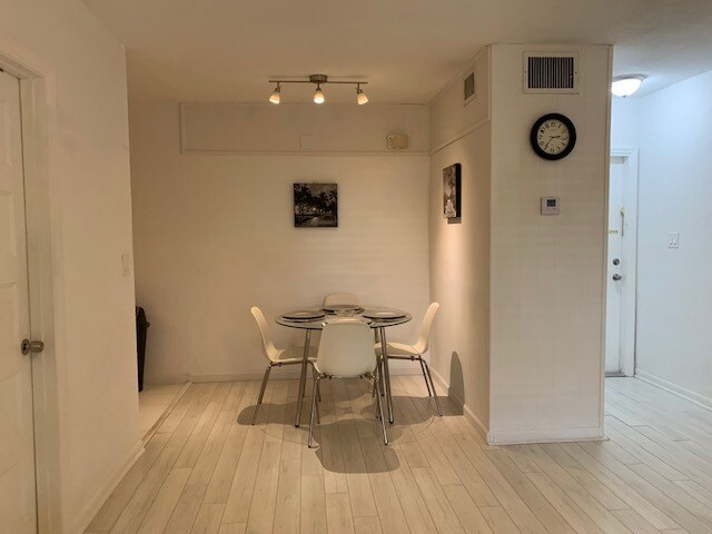 Building Photo - 2426 SE 17th St