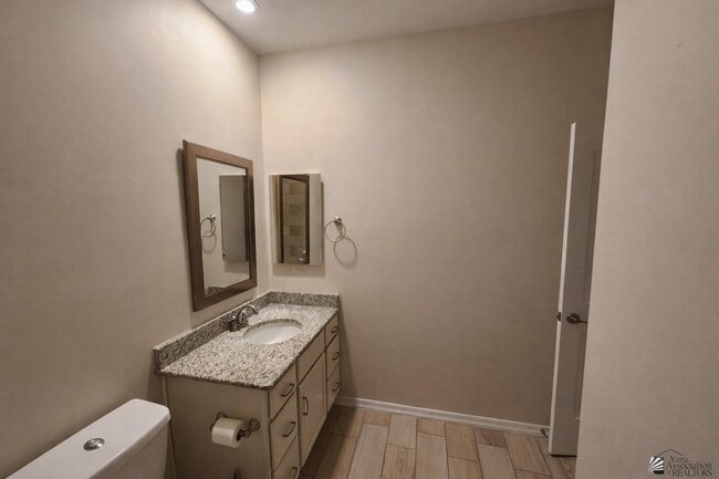 Building Photo - 6090 E Overlook Ln