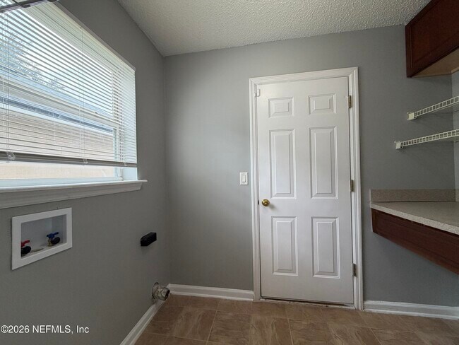 Building Photo - 3041 Southhall Ct