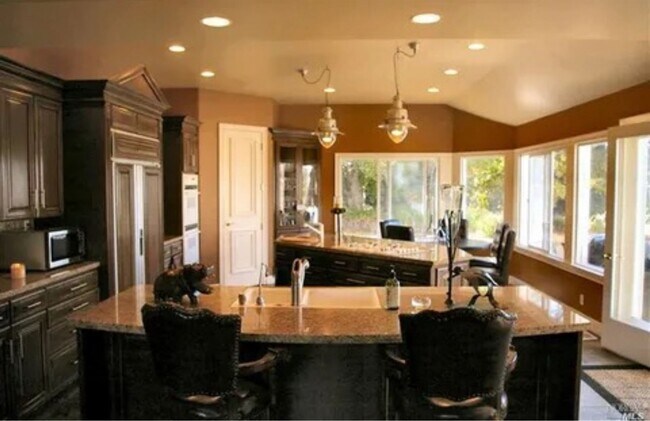 Building Photo - Hilltop Estate in Green Valley-Fully Furni...