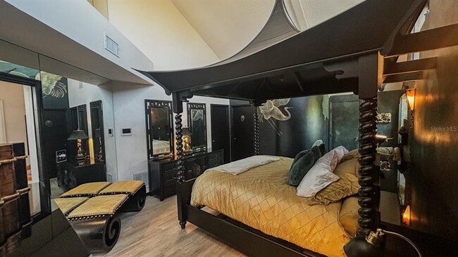 Building Photo - 1635 Royal Palm Dr S