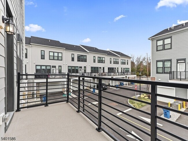 Building Photo - 715 Parker Blvd