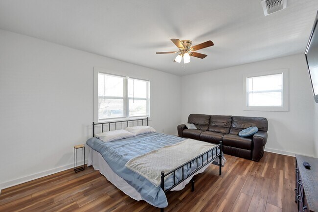 Building Photo - 1232 Co Rd 1805