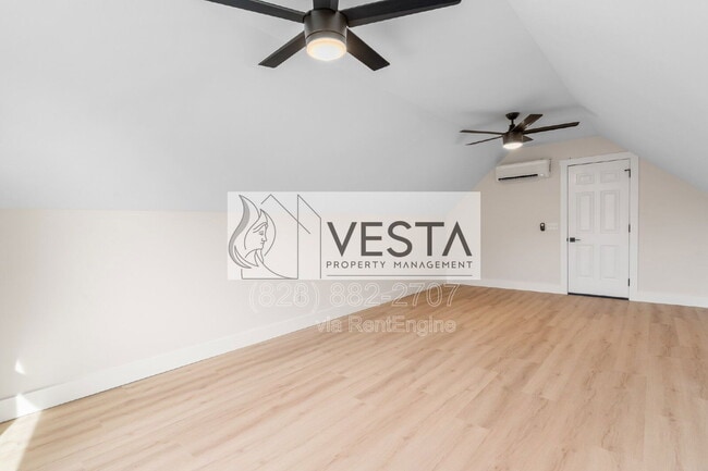 Building Photo - 11 Apple Meadow Ln