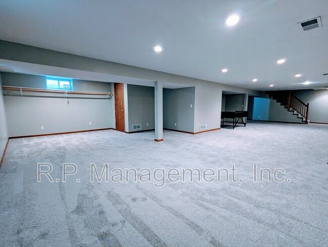 Building Photo - 15 103rd Ave NW
