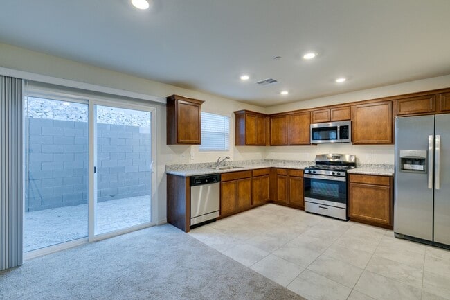 Building Photo - GORGEOUS TOWNHOME*UPGRADED*ALL APPLIANCES*...