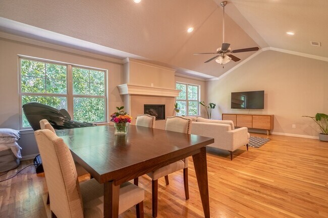 Building Photo - 8715 Tudor Pl