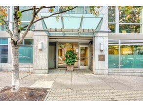 Building Photo - Lovely Corner unit in the Pearl District